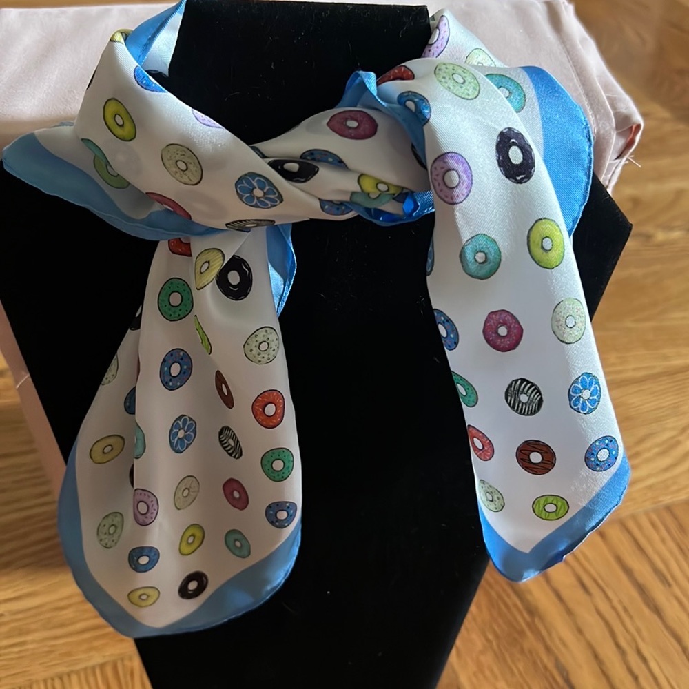 Larioseta 100% silk  donut pattern square scarf new with tags